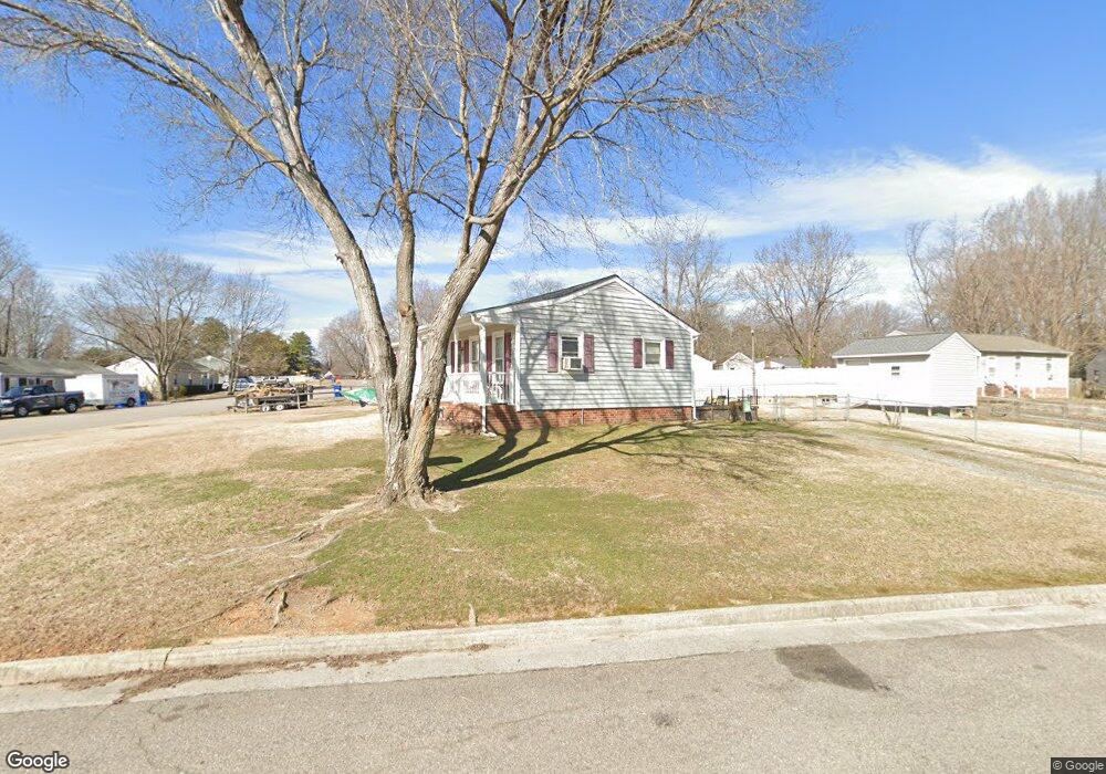 5800 Huntingcreek Dr, North Chesterfield, VA 23237 - photo 1