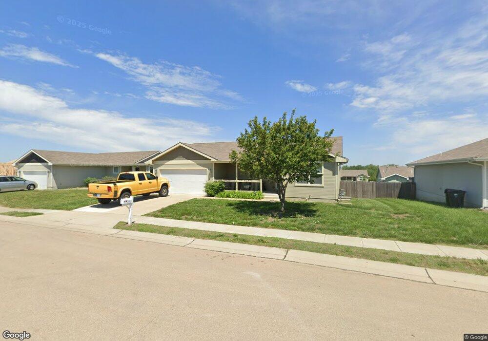320 SE 44th St, Topeka, KS 66609 - photo 1