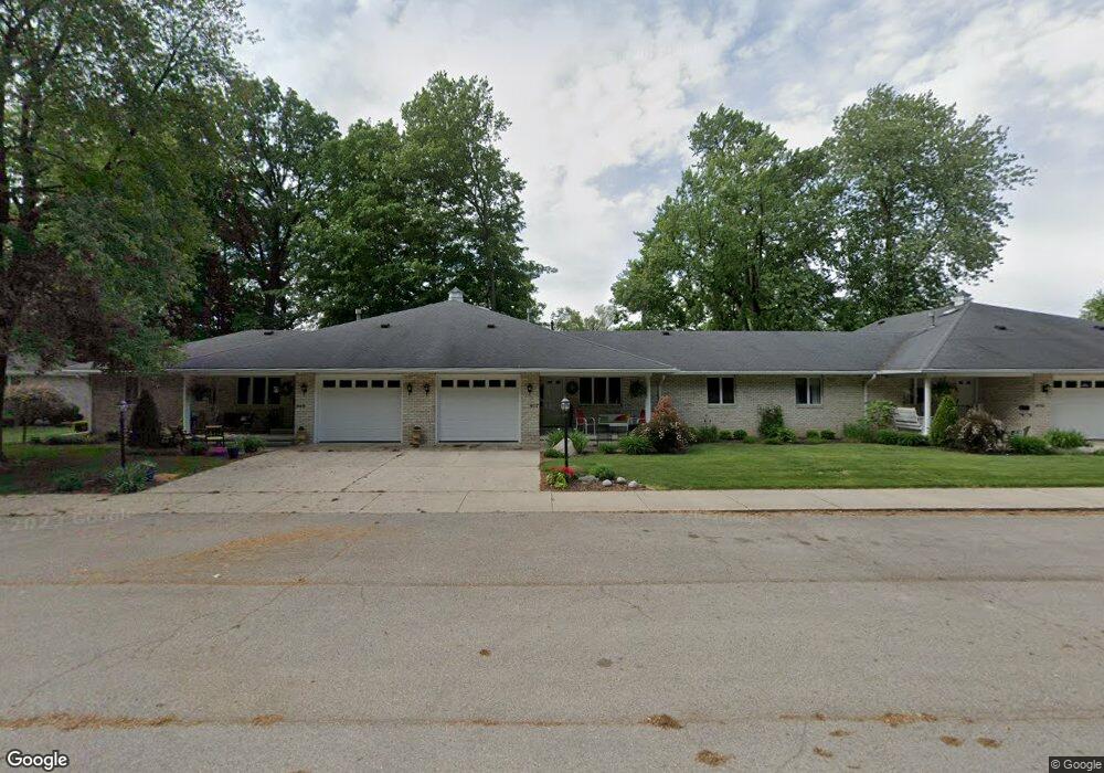 407 Hickory Ln, Nappanee, IN 46550 - photo 1