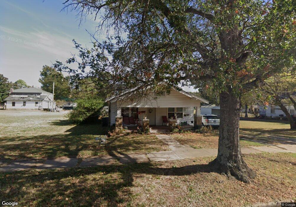 813 S Okmulgee Ave, Okmulgee, OK 74447 - photo 1