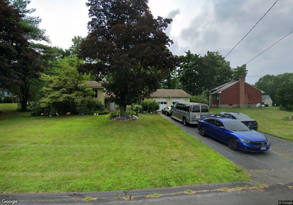 4 Banbury Ln, Bloomfield, CT 06002 - photo 1