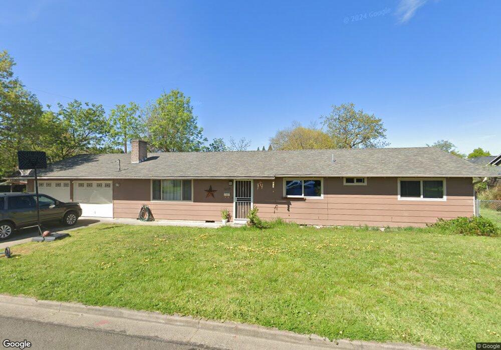 1205 Crown Ave, Central Point, OR 97502 - photo 1