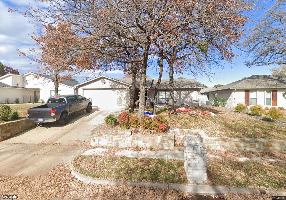 813 Morning Glory Ln, Bedford, TX 76021 - photo 1