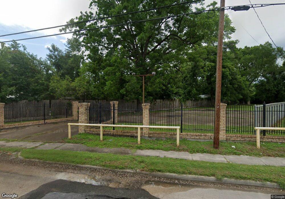 9518 W Montgomery Rd, Houston, TX 77088 - photo 1
