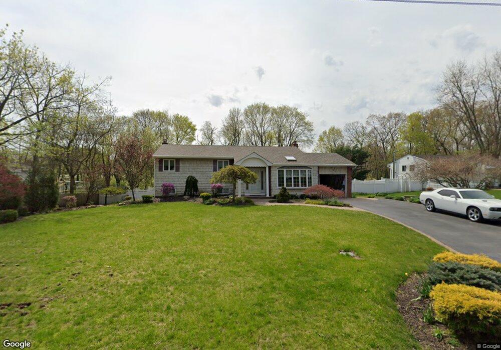 3 Maple Mall, ComMacK, NY 11725 - photo 1