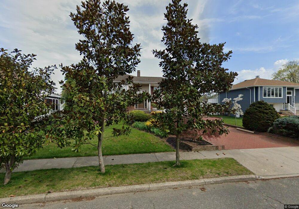 9 Farmstead Rd, ComMacK, NY 11725 - photo 1