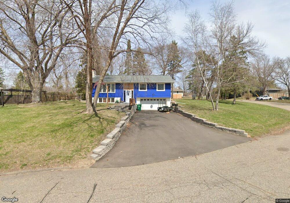 5740 Oakview Ln, Minnetonka, MN 55345 - photo 1