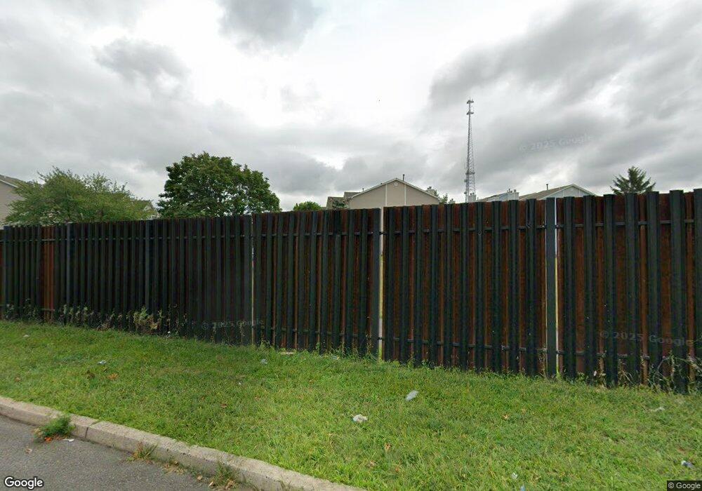 534 Edpas Rd unit 534, New Brunswick, NJ 08901 - photo 1