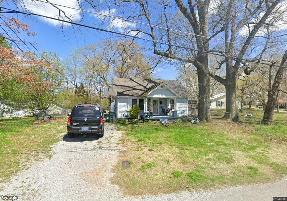107 E Ray St, Dickson, TN 37055 - photo 1