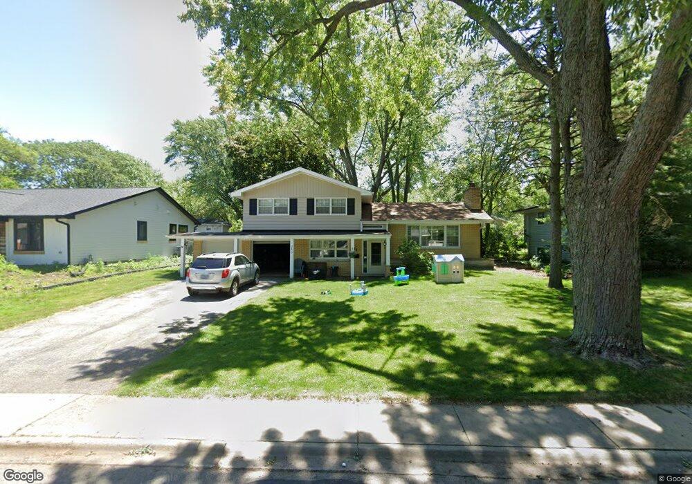 240 Elmwood Dr, Naperville, IL 60540 - photo 1