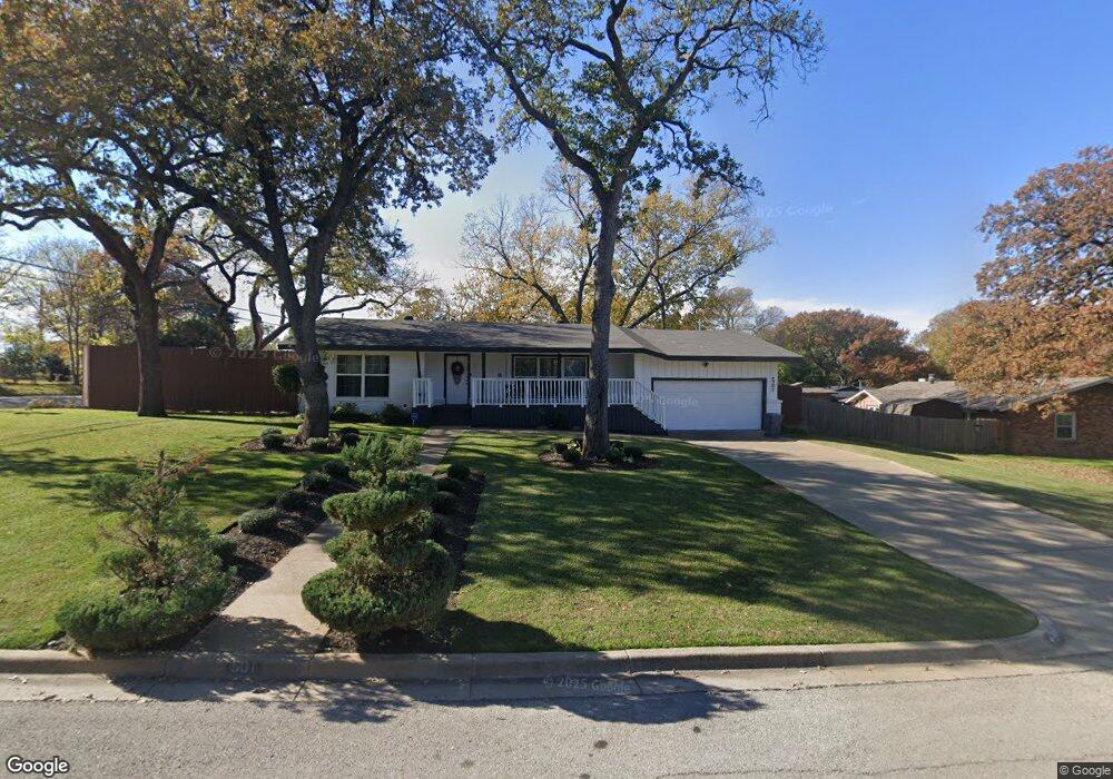 501 Shadowbrook Ln, Hurst, TX 76053 - photo 1