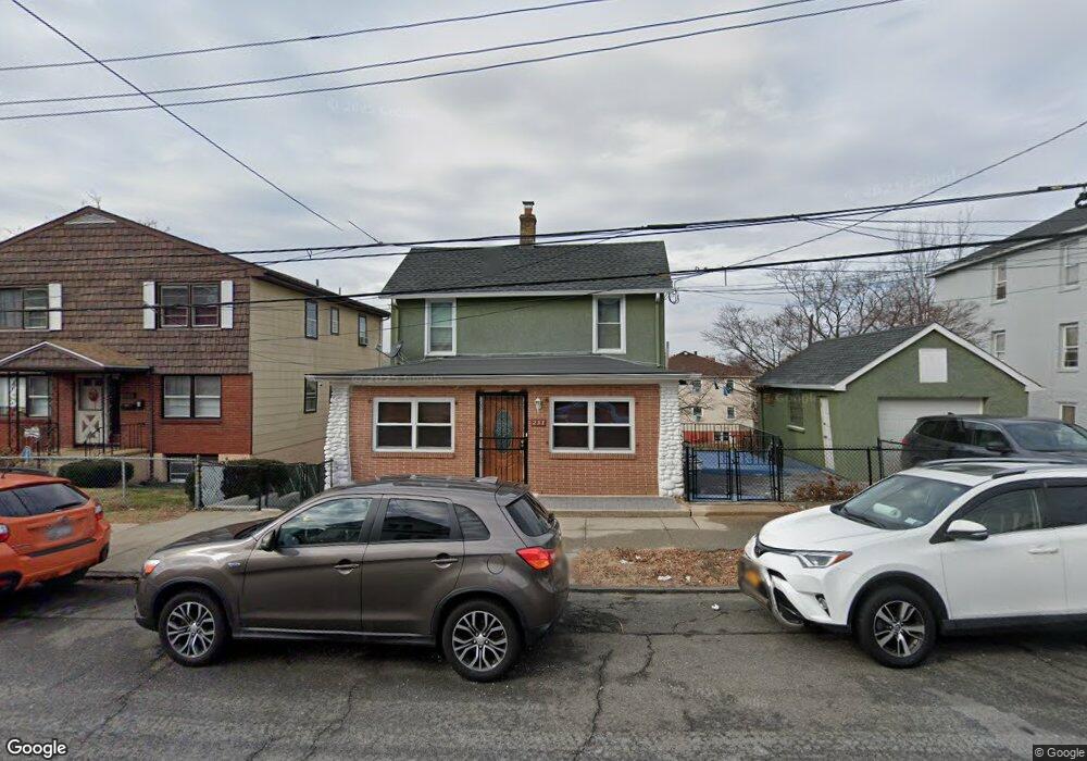 237 Jessamine Ave, Yonkers, NY 10701 - photo 1