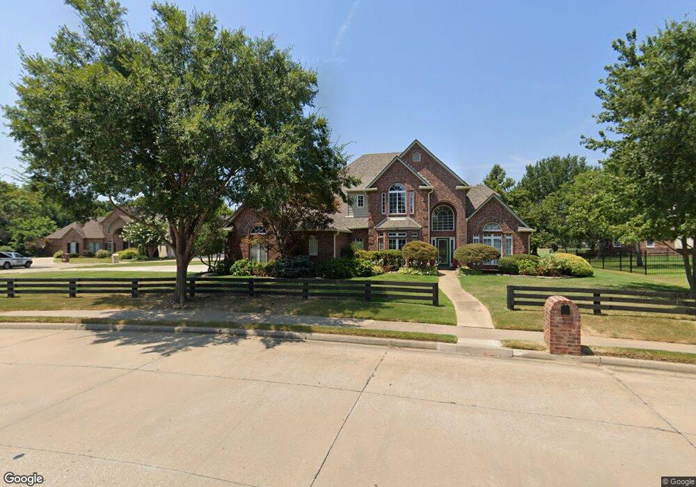 118 N Forest Ridge Blvd, Broken Arrow, OK 74014 - photo 1