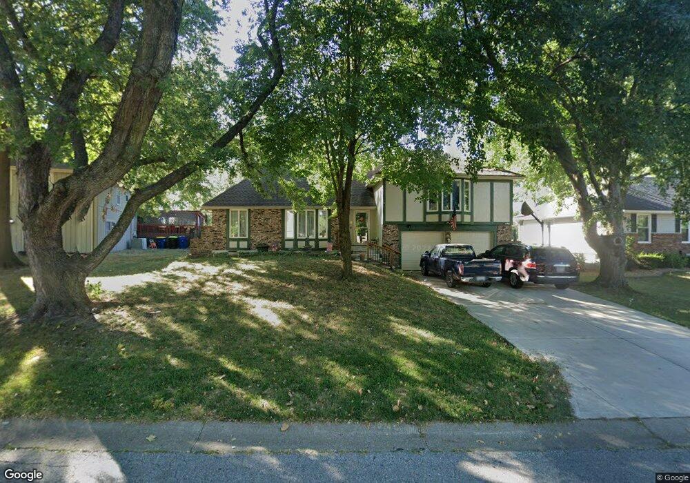 1604 NW Willowbrook Dr, Blue Springs, MO 64015 - photo 1