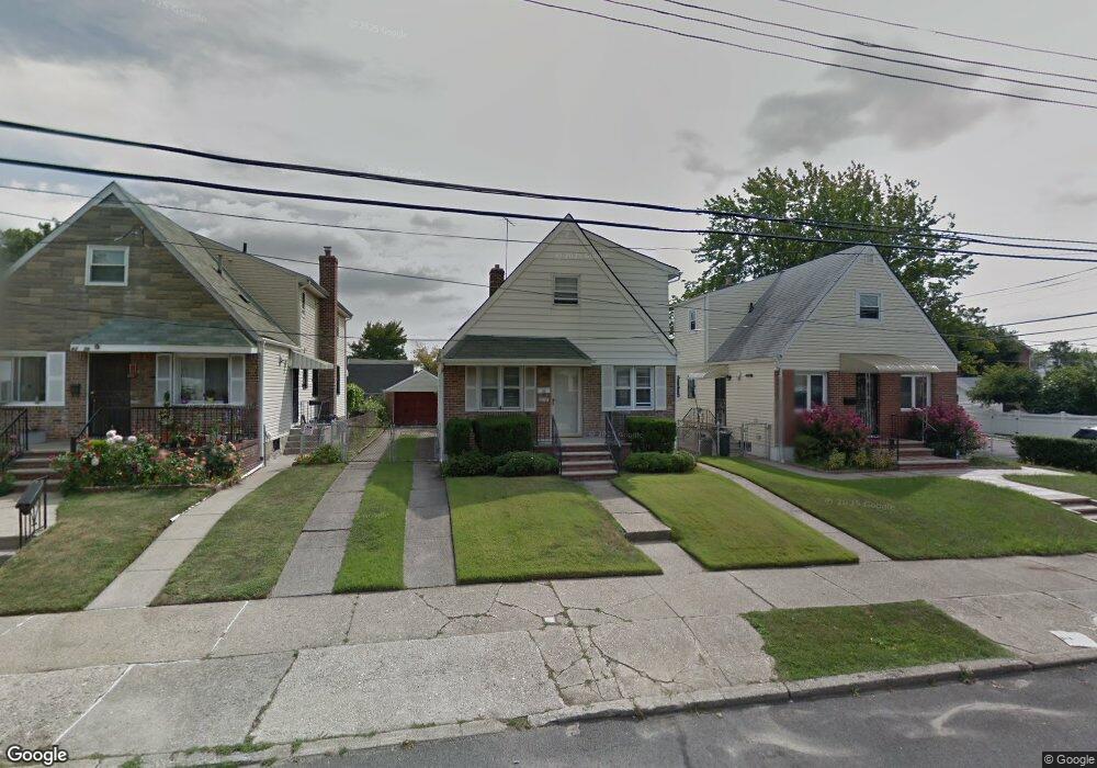 6239 138th St, Flushing, NY 11367 - photo 1