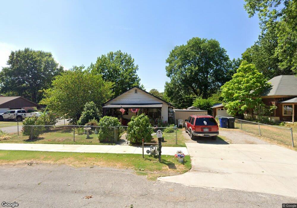 803 N Choctaw Ave, Claremore, OK 74017 - photo 1