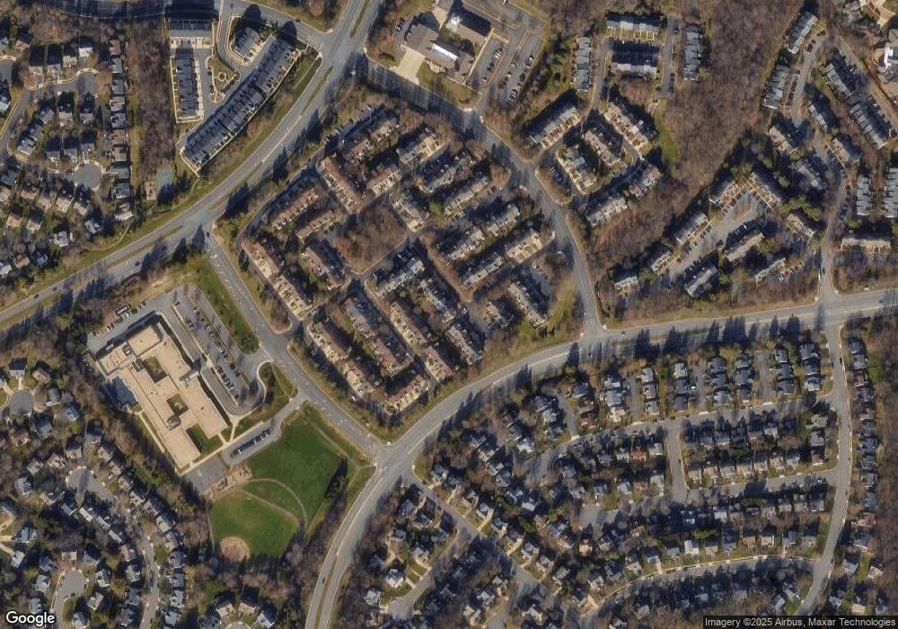 20583 Banbury Square, Sterling, VA 20165 - photo 1