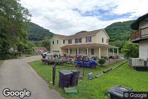 605 Riverview Dr, Pratt, WV 25162