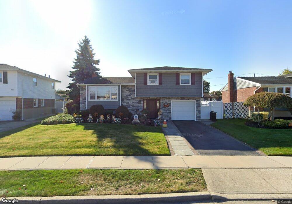 3648 Ivy Dr, Bethpage, NY 11714 - photo 1