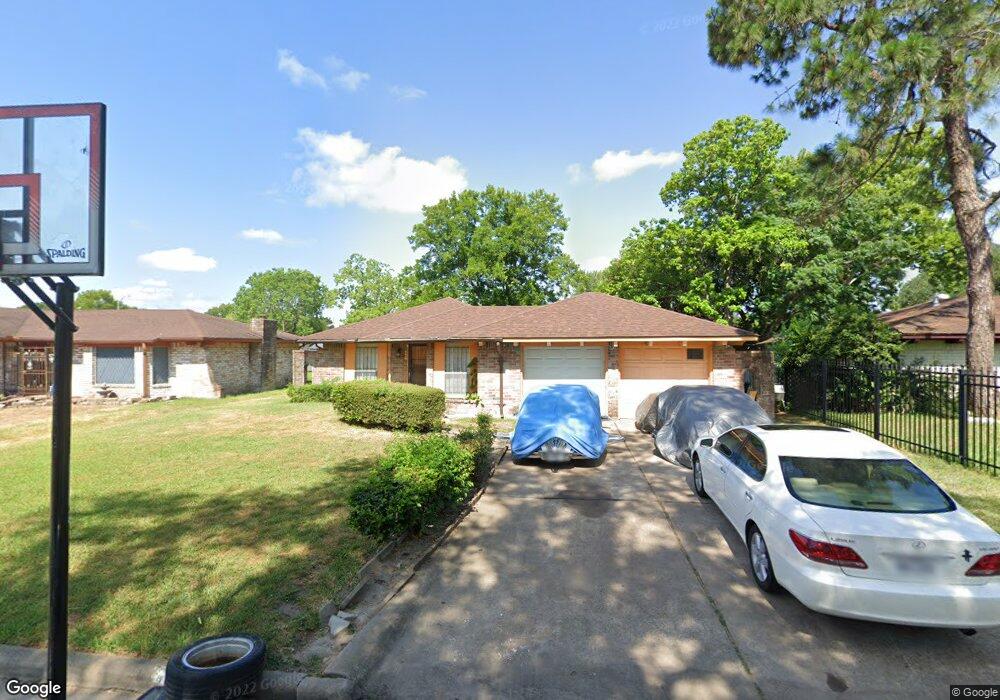 8619 Old Ledge Ln, Houston, TX 77088 - photo 1