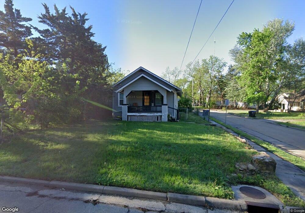 2209 SW Martin Ct, Topeka, KS 66606 - photo 1