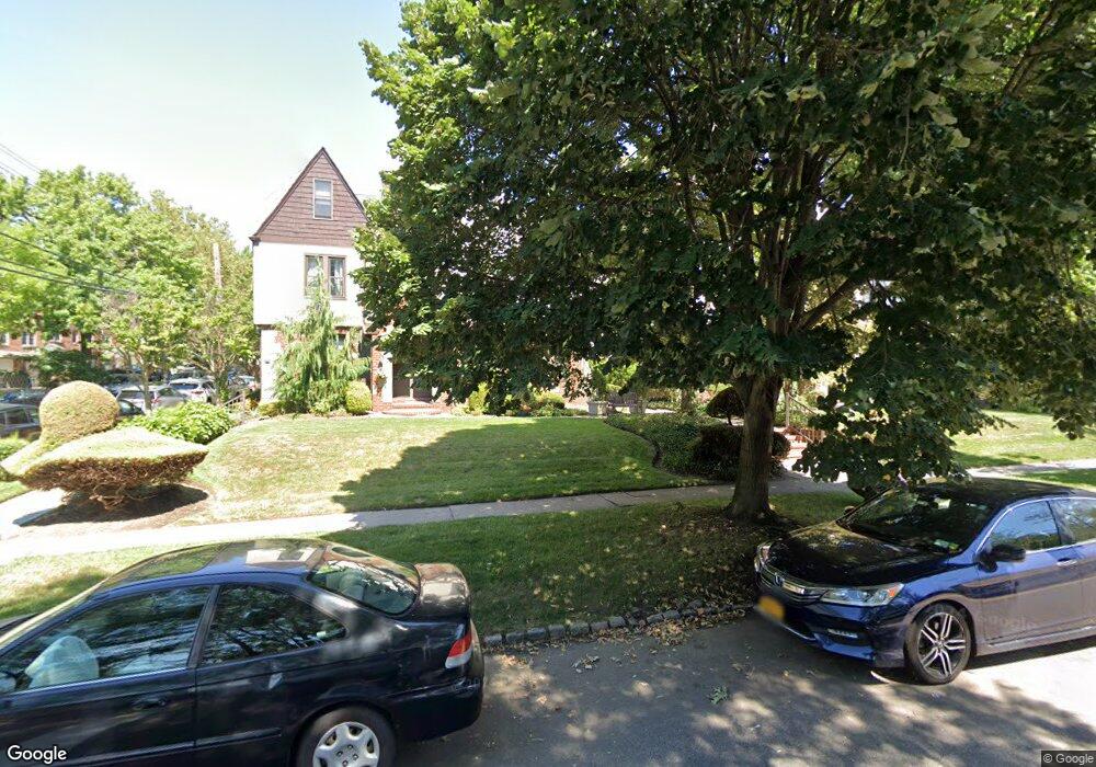 21505 43rd Ave unit 9, Bayside, NY 11361 - photo 1