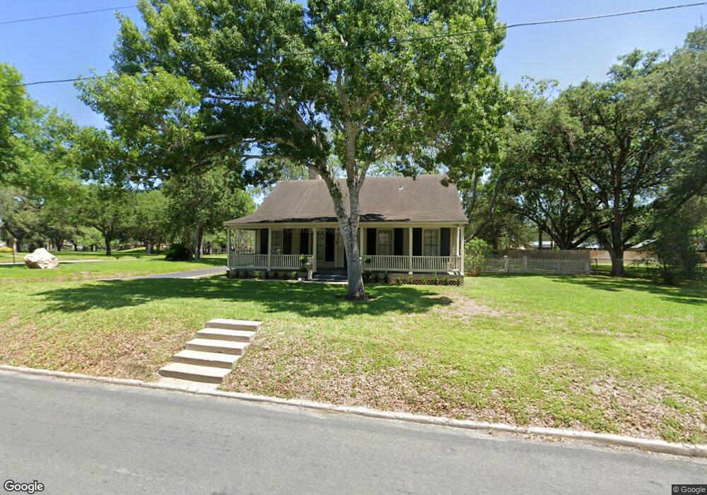 1108 N Adams St, Beeville, TX 78102 - photo 1