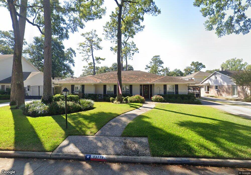 13719 Pebblebrook Dr, Houston, TX 77079 - photo 1