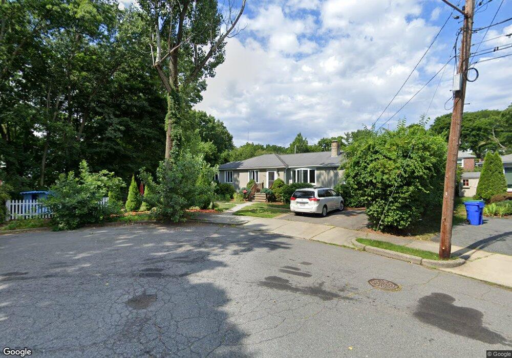 135 Selwyn Rd, Newton Highlands, MA 02461 - photo 1