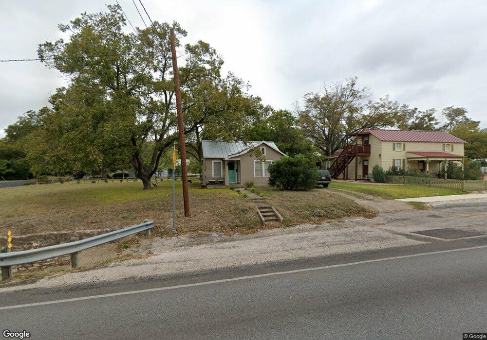 402 N Milam St, Fredericksburg, TX 78624 - photo 1