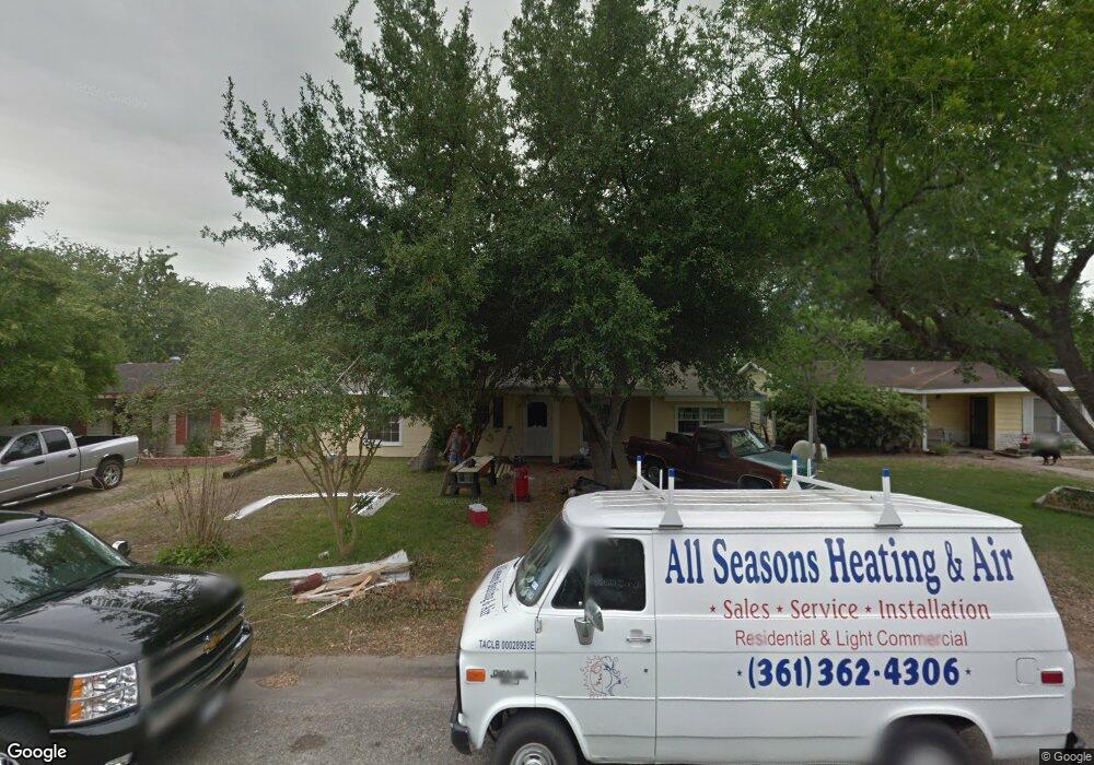 1002 E Randall St, Beeville, TX 78102 - photo 1