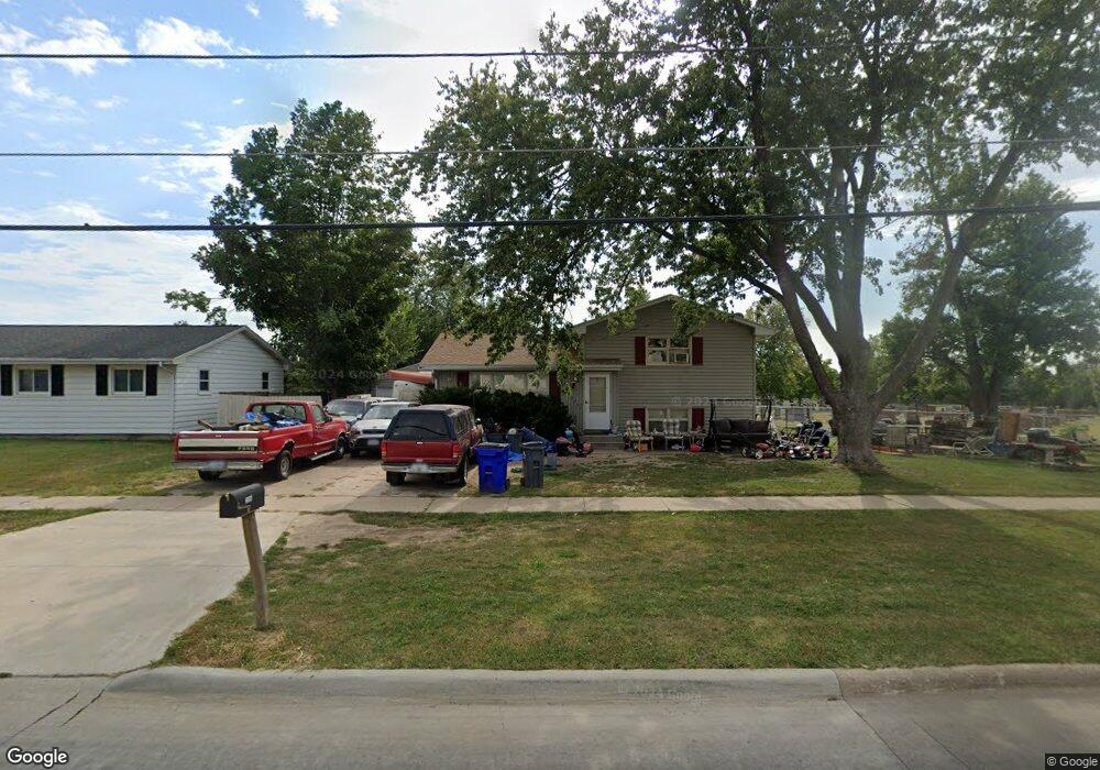 2204 C St SW, Cedar Rapids, IA 52404 - photo 1
