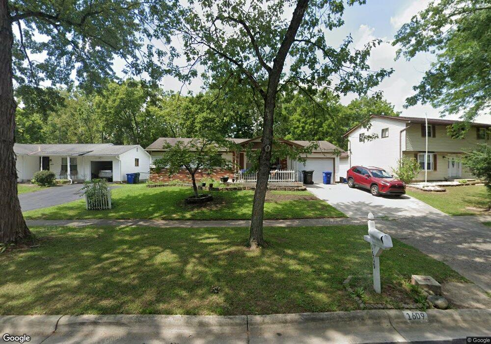 1609 River Bend Rd, Columbus, OH 43223 - photo 1