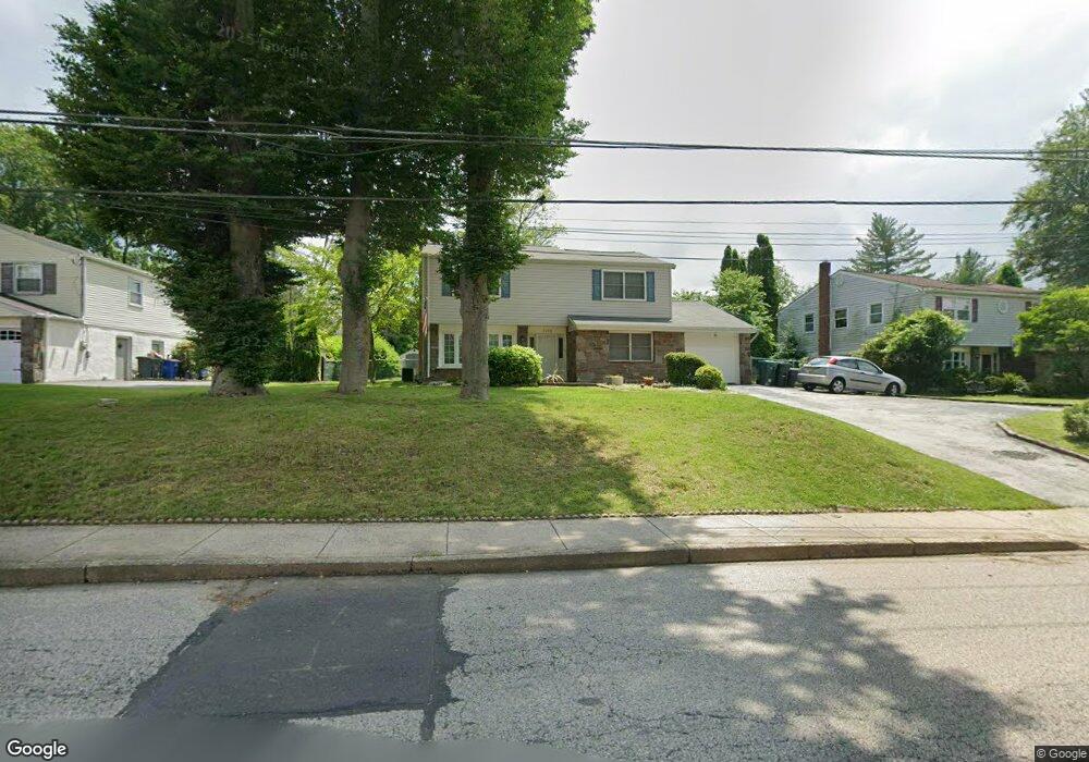 2020 Spring Mill Rd, Lafayette Hill, PA 19444 - photo 1