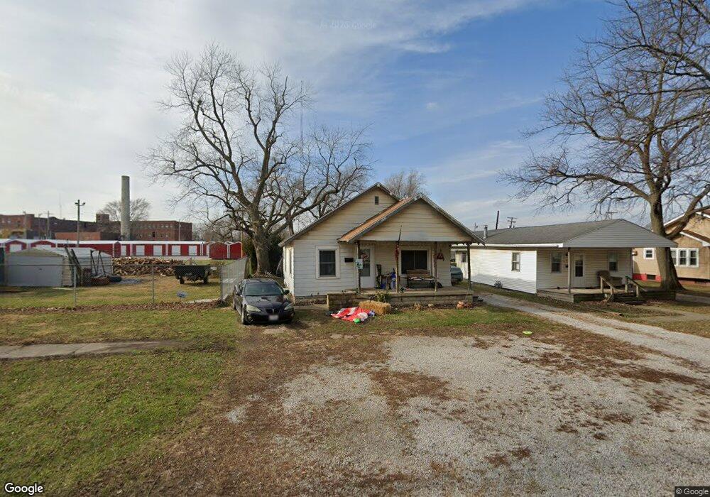 913 N 13th St, Mattoon, IL 61938 - photo 1