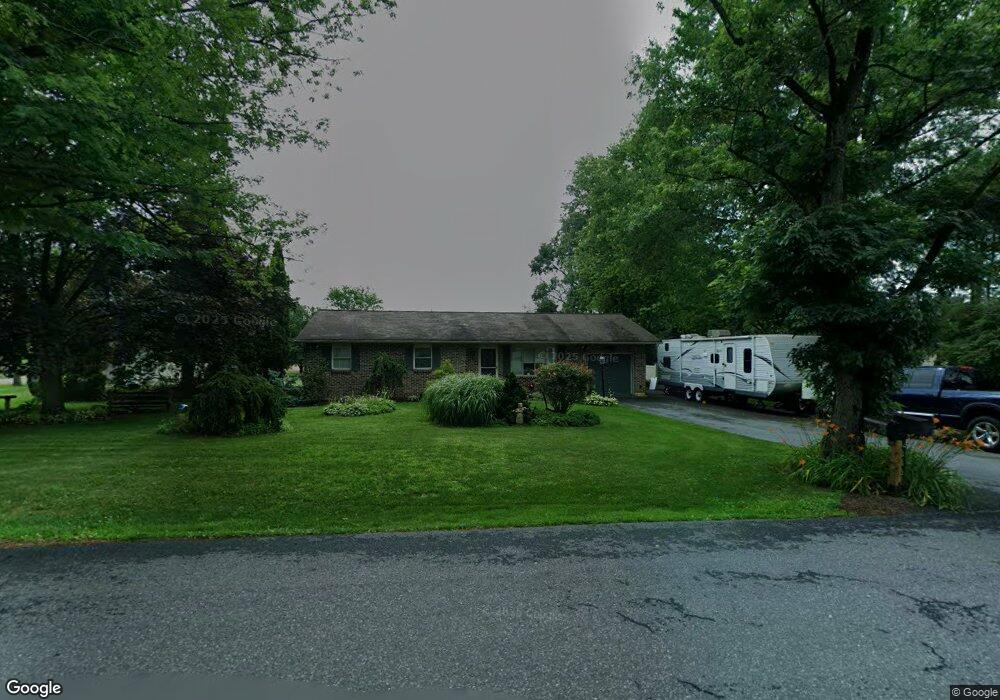 346 Oxford Cir, Bath, PA 18014 - photo 1