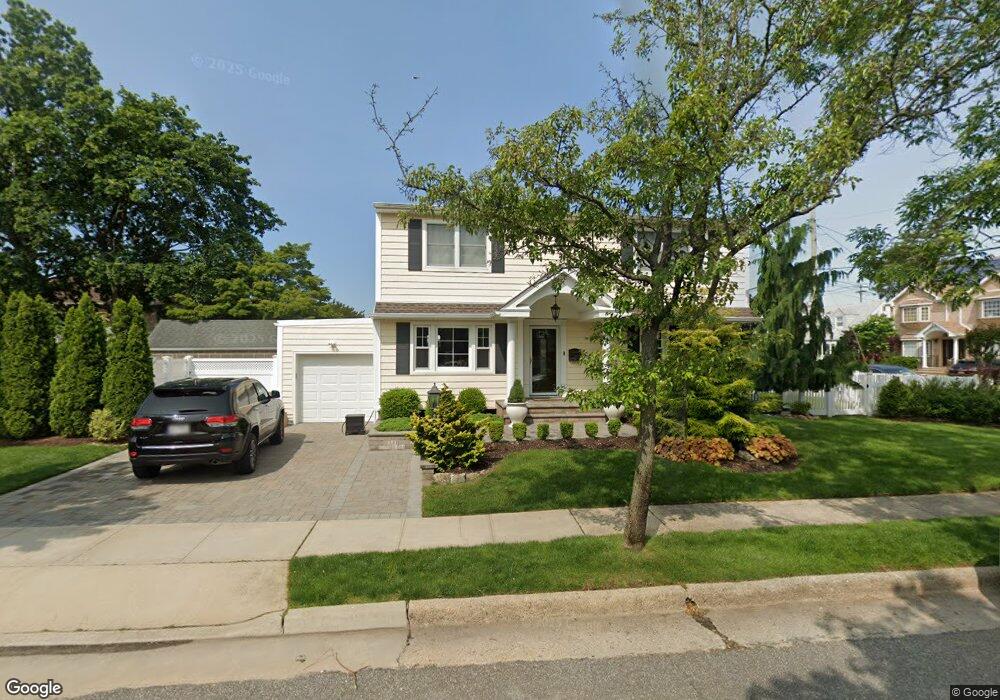 511 Argyle Rd, Mineola, NY 11501 - photo 1