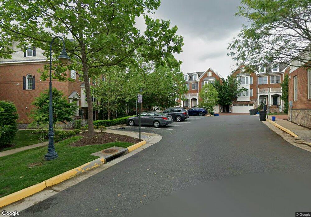 10645 Yorktown Drive Ct E, Fairfax, VA 22030 - photo 1