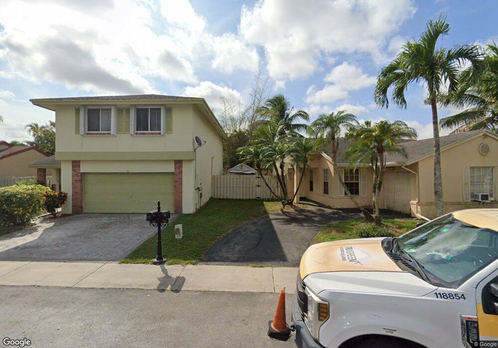 13700 Cumberland Place, Davie, FL 33325 - photo 1