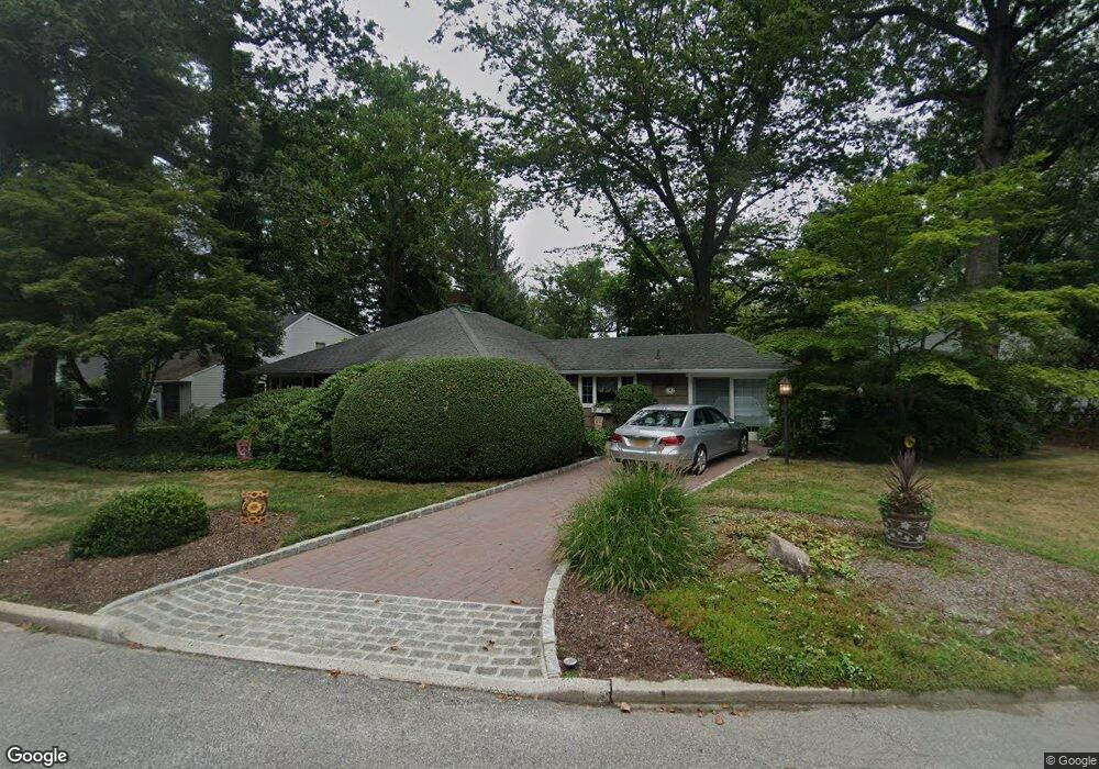 2 Hemlock Ln, Glen Cove, NY 11542 - photo 1