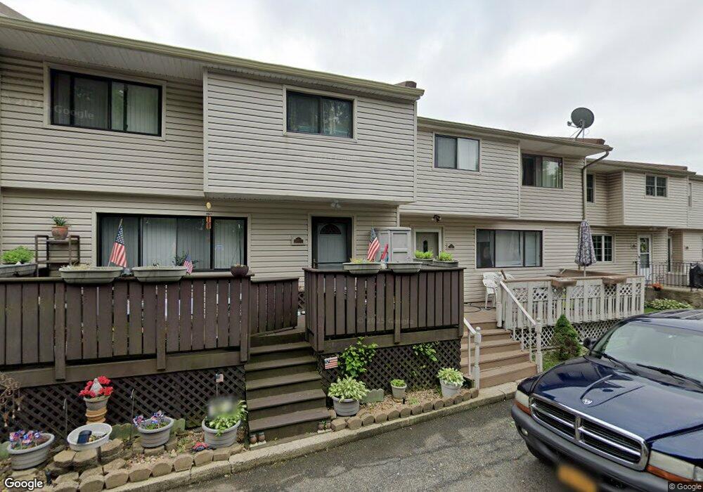 495 Willow Rd E unit 1, Staten Island, NY 10314 - photo 1