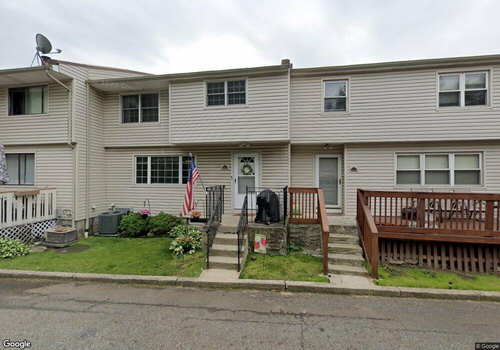 493 Willow Rd E unit 2, Staten Island, NY 10314 - photo 1