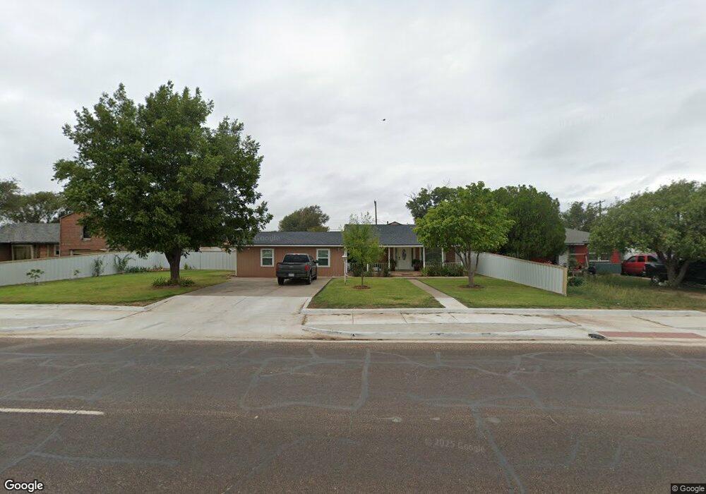 633 N Maddox Ave, Dumas, TX 79029 - photo 1