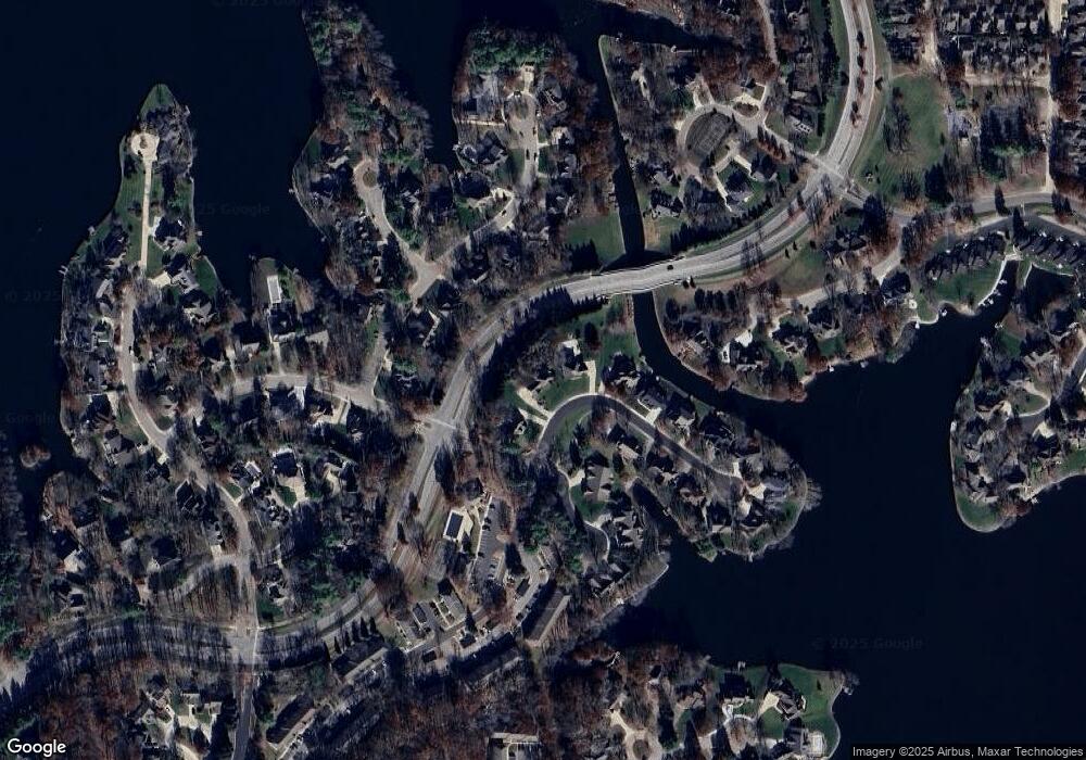 4810 Stonebridge Ct, Columbus, IN 47201 - photo 1