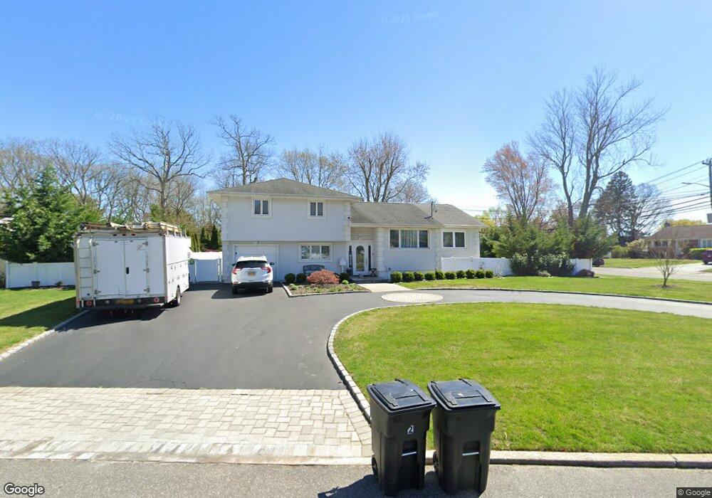 2 Radcliffe Rd, ComMacK, NY 11725 - photo 1