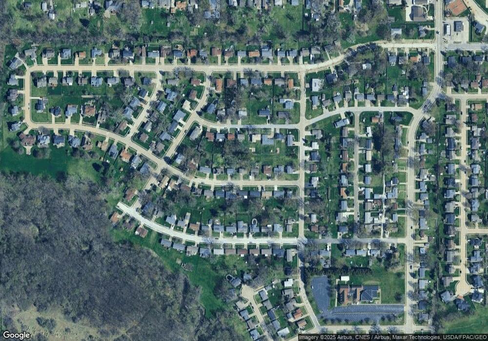 2504 W 44th St, Davenport, IA 52806 - photo 1