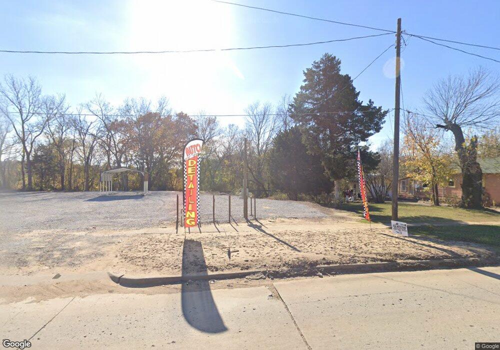 207 E Main St, Henryetta, OK 74437 - photo 1