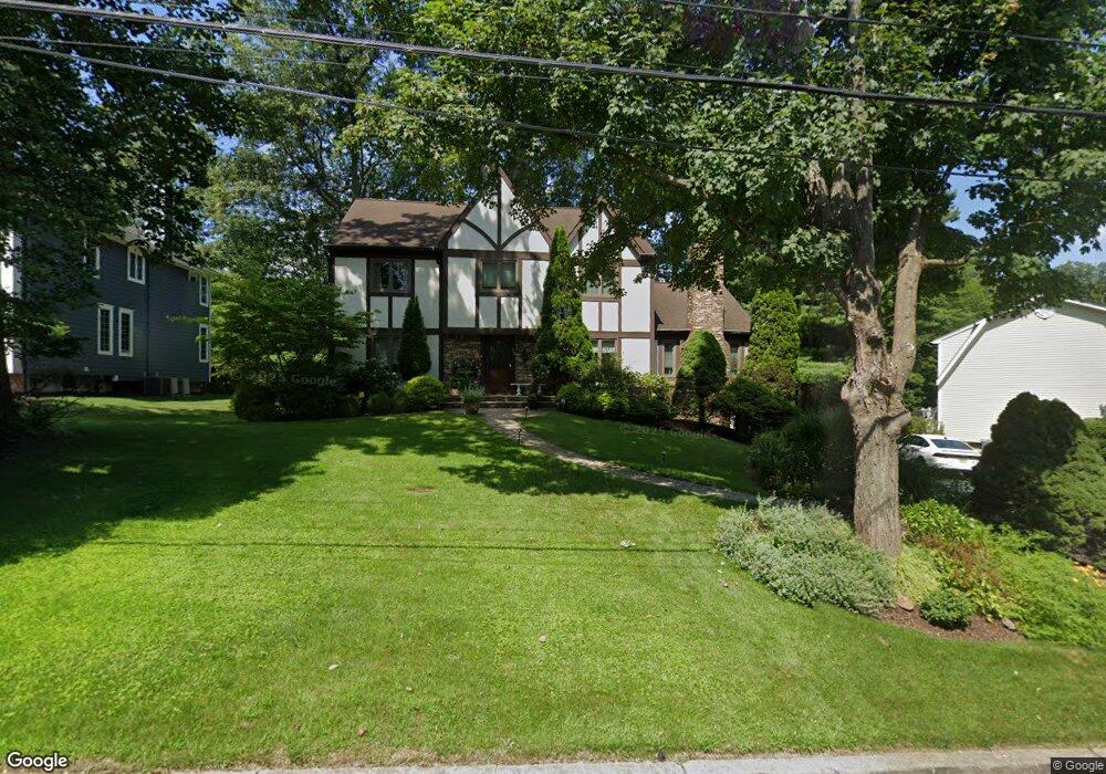 33 Cottage Ln, Upper Saddle River, NJ 07458 - photo 1