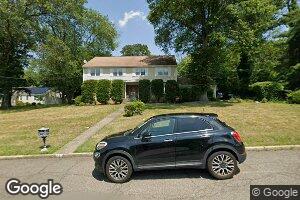 16 Lynn Ct, Woodcliff Lake, NJ 07677