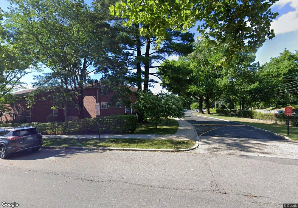 834 N Broadway unit 2D, Yonkers, NY 10701 - photo 1